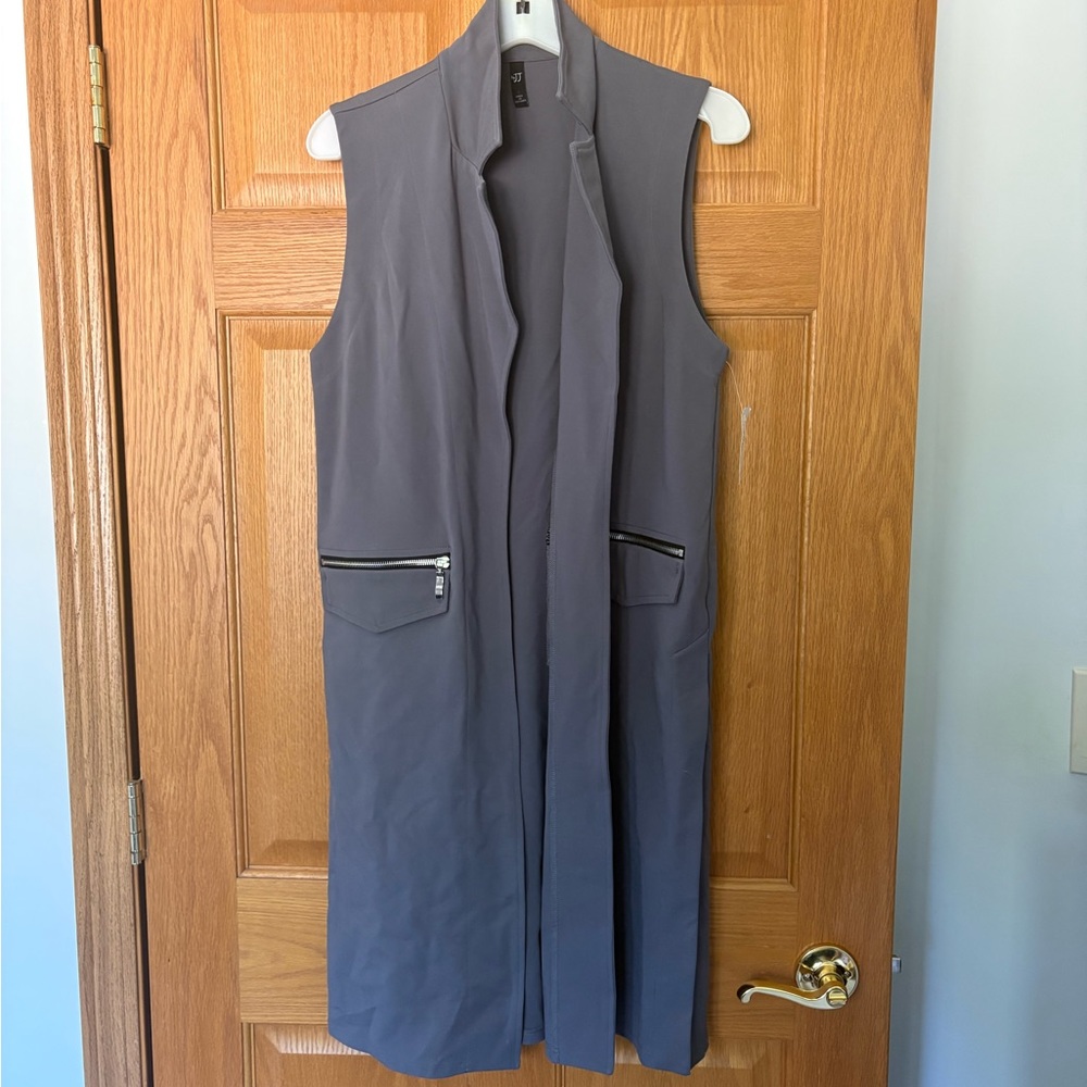 Gray Sleeveless Vest with Zipper Pockets